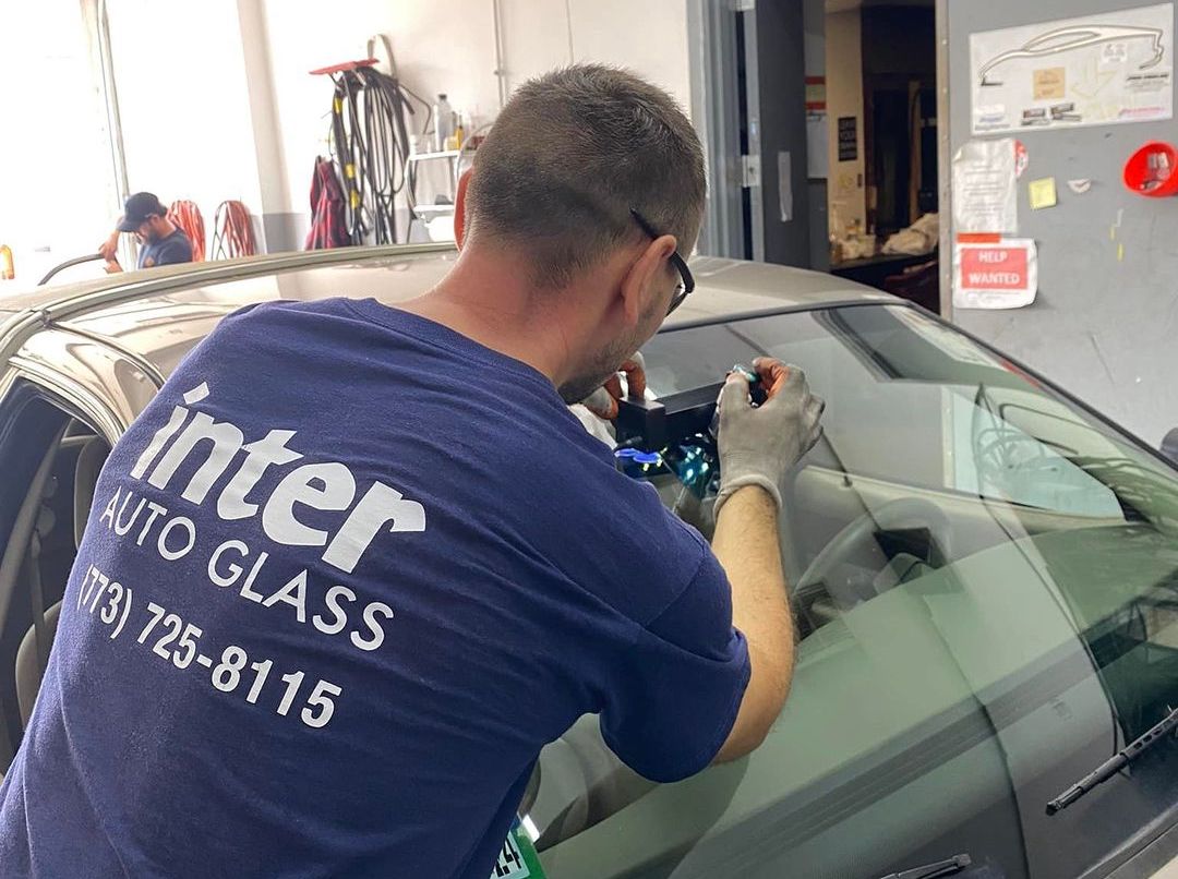 Inter Auto Glass Worker